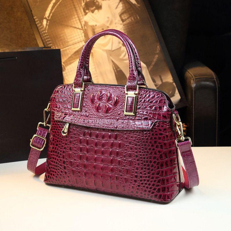 The Croc-Embossed Leather Tote, photo 3