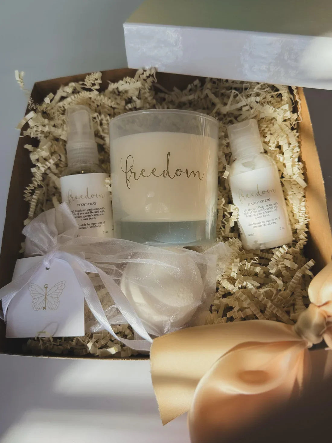 The Mini Candle & Bath Gift Set