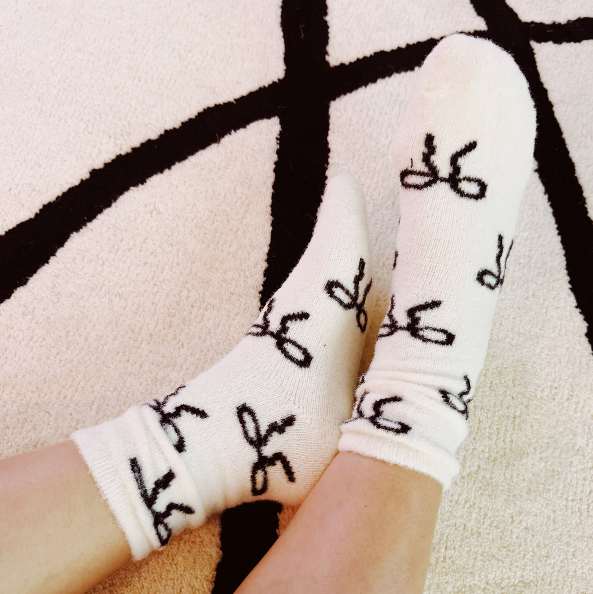 The Bow Fuzzy Socks Duo, photo 3