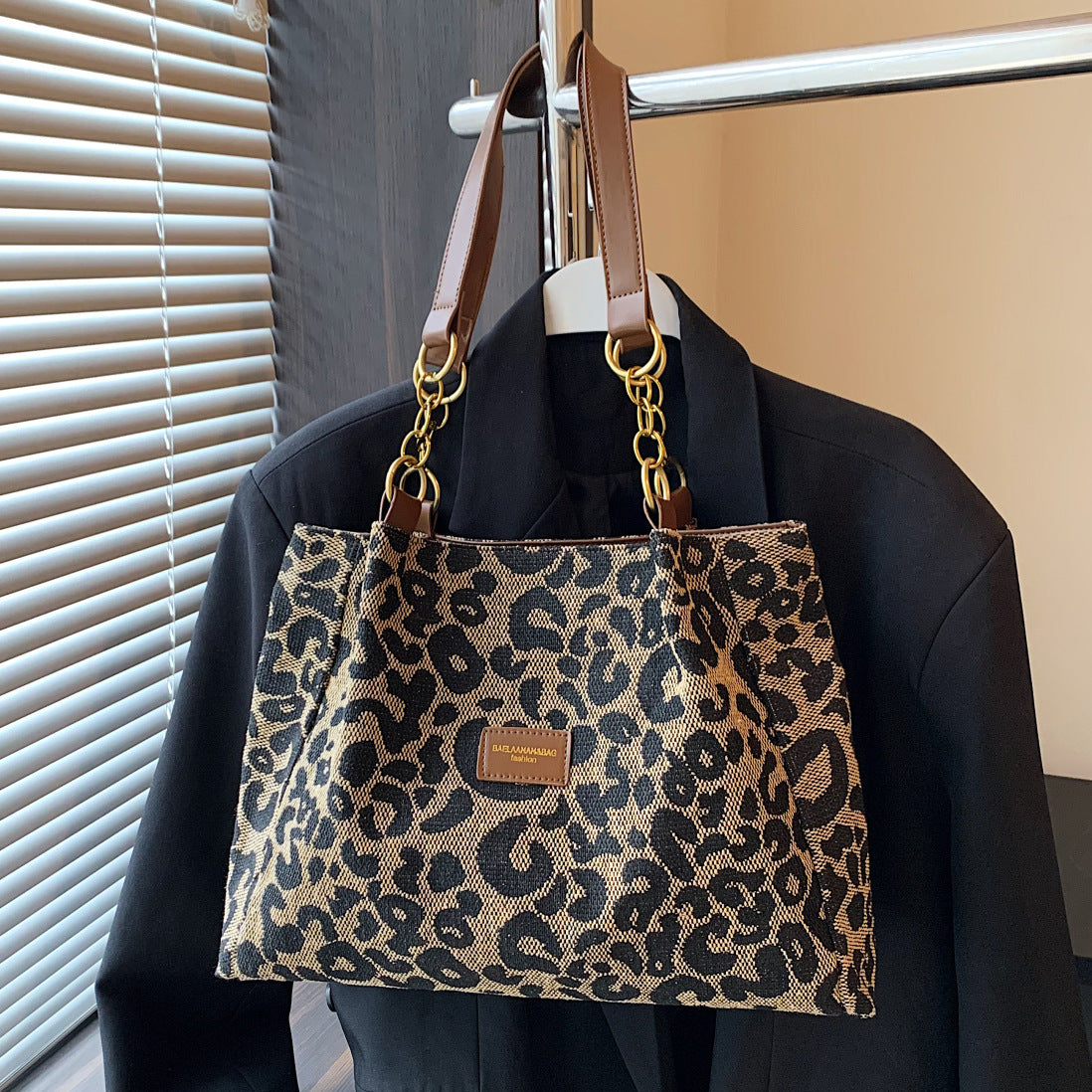 The Wild Weekend Tote, photo 2