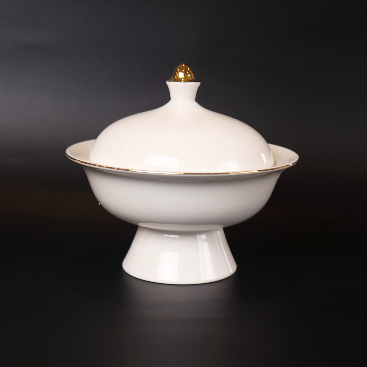 White Versaille Soup Bowls with Lids (Set of 4)